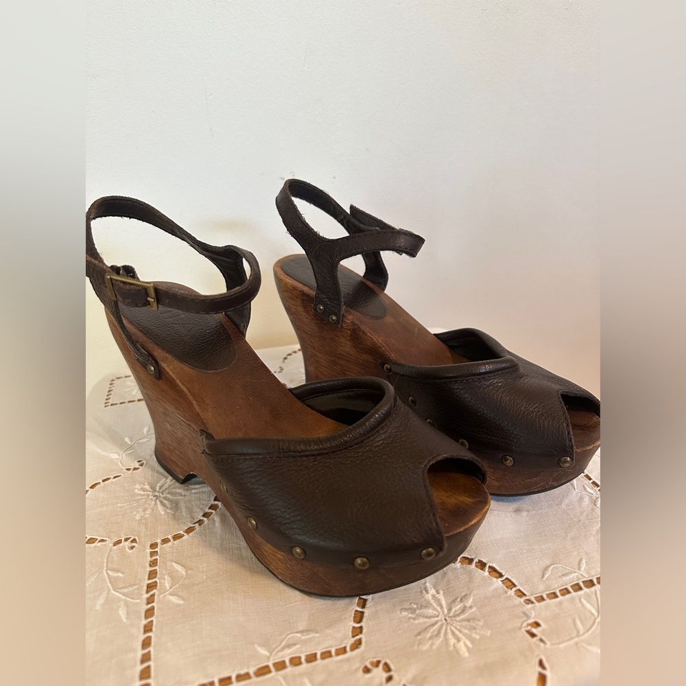 Vintage MIA Wood Studded Leather Platform Peeptoes Size 8